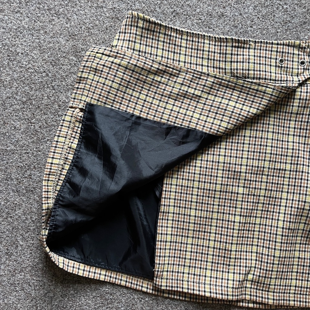 Bershka Wrap Style Mini Plaid‎ Academia Preppy Skirt Buckle Accent Tan Women’s L - Picture 4 of 11